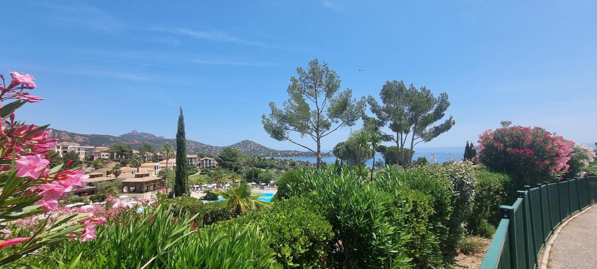 Agay Cap Esterel Village Allee Fleurs - F2 Clim Vue Golf Et Mer - Grande Terrasse Plein Sud Сен-Рафаель Екстер'єр фото